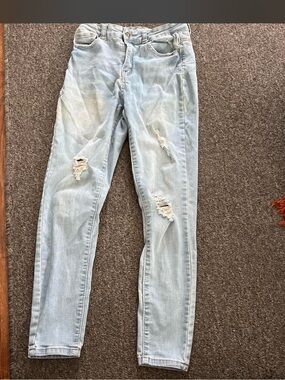 Light Wash Distressed Women’s Jeans